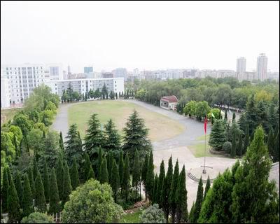 荆门财经学校